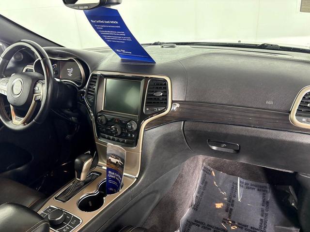 Photo of 2017 Granite Crystal Metallic Clearcoat Jeep Grand Cherokee