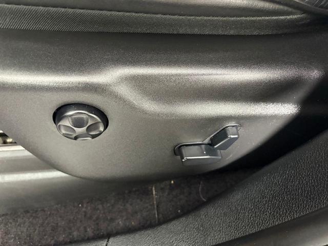Photo of 2017 Granite Crystal Metallic Clearcoat Jeep Grand Cherokee