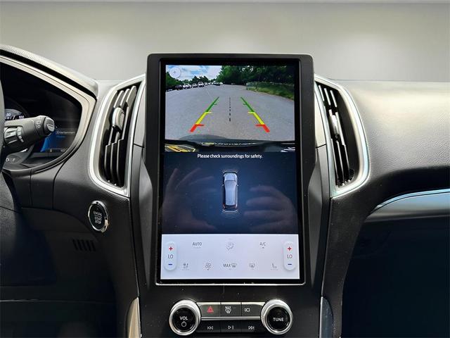 Photo of 2024 Black Metallic Ford Edge