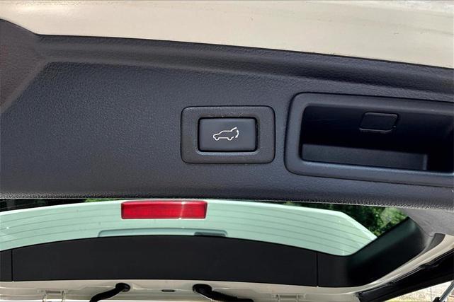 Photo of 2018 Crystal White Pearl Subaru Forester