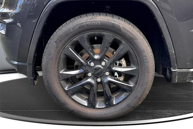 Photo of 2021 Granite Crystal Metallic Clearcoat Jeep Grand Cherokee