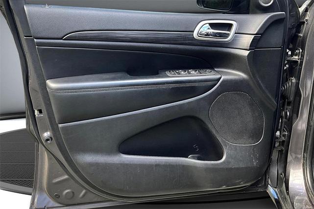 Photo of 2021 Granite Crystal Metallic Clearcoat Jeep Grand Cherokee