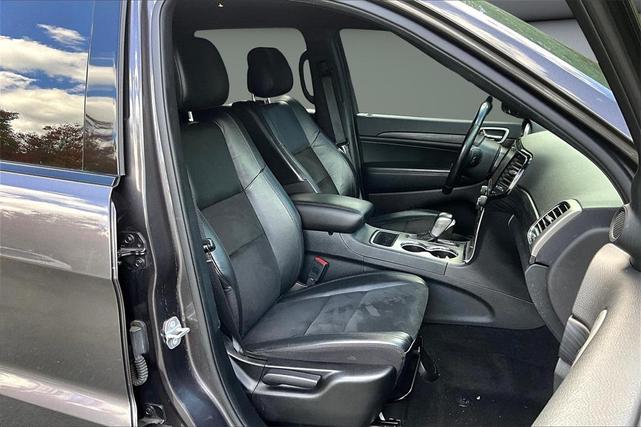 Photo of 2021 Granite Crystal Metallic Clearcoat Jeep Grand Cherokee