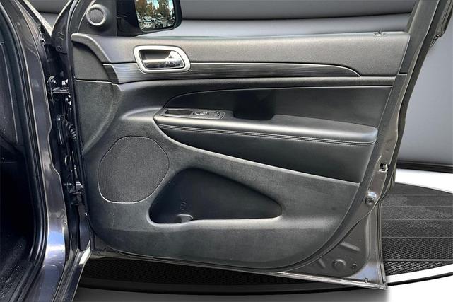 Photo of 2021 Granite Crystal Metallic Clearcoat Jeep Grand Cherokee