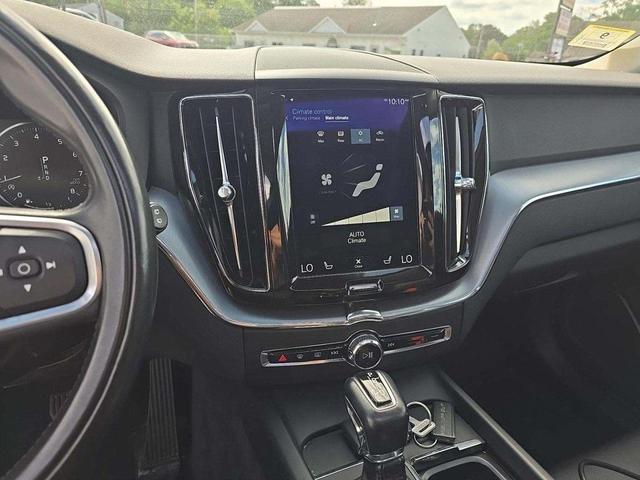 Photo of 2018 Onyx Black Metallic Volvo XC60