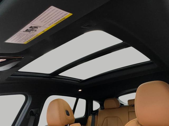Photo of 2022 Alpine White BMW X4