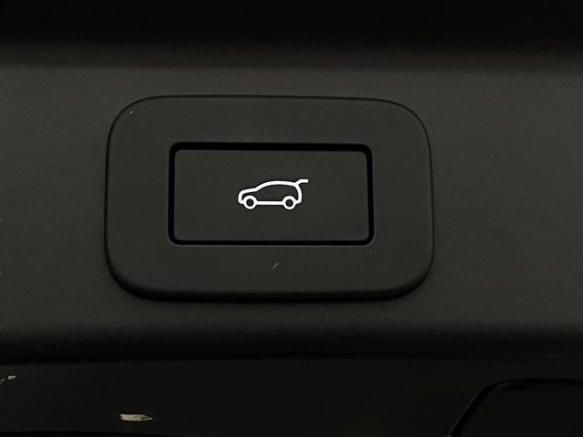 Photo of 2025 Fuji White Jaguar F-PACE