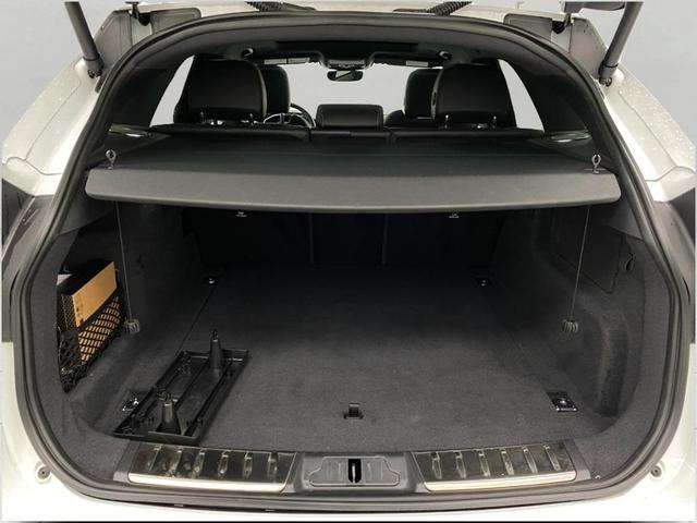 Photo of 2025 Fuji White Jaguar F-PACE