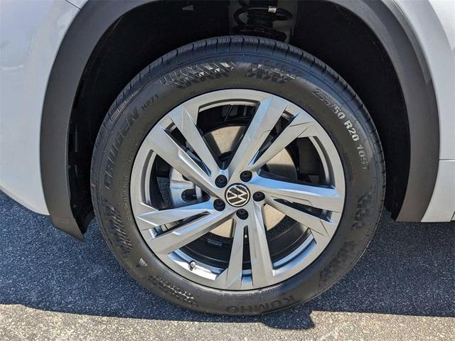 Photo of 2024 Opal White Pearl Volkswagen Atlas Cross Sport