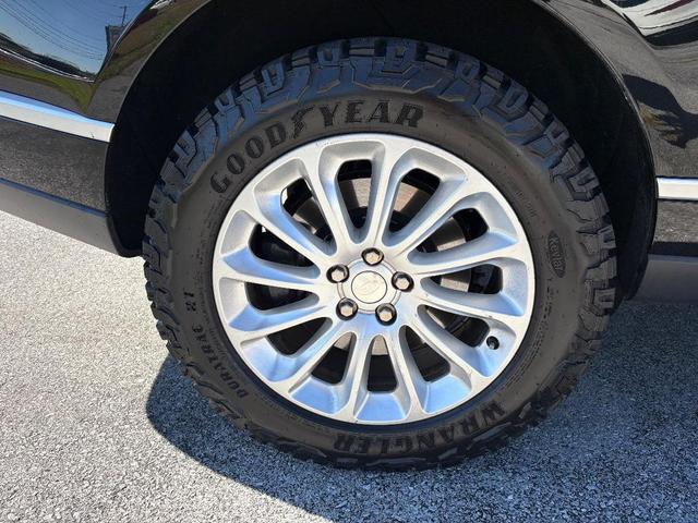 Photo of 2015 Santorini Black Metallic Land Rover Range Rover