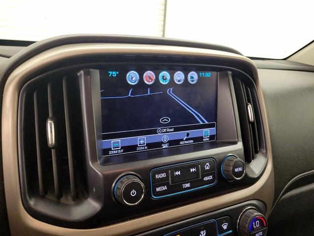 Photo of 2018 White GMC Canyon