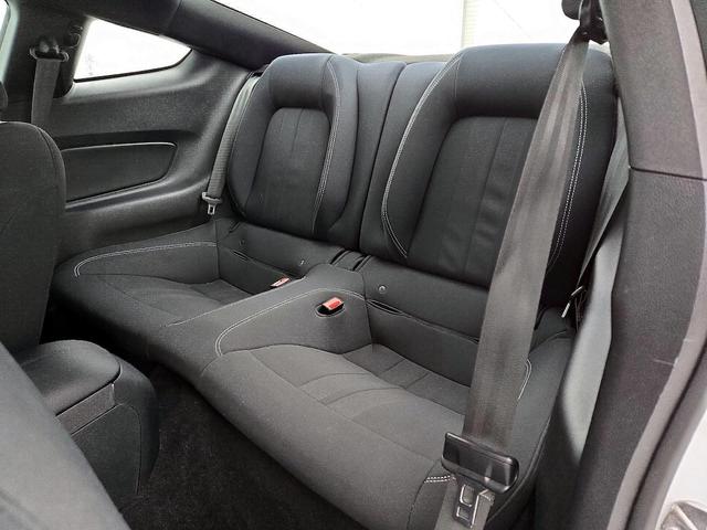 Photo of 2020 White Ford Mustang
