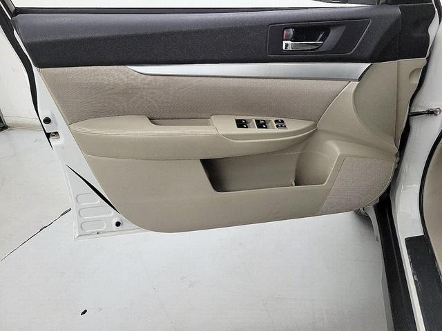Photo of 2014 White Subaru Outback