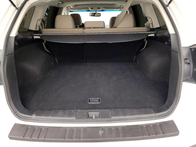 Photo of 2014 White Subaru Outback