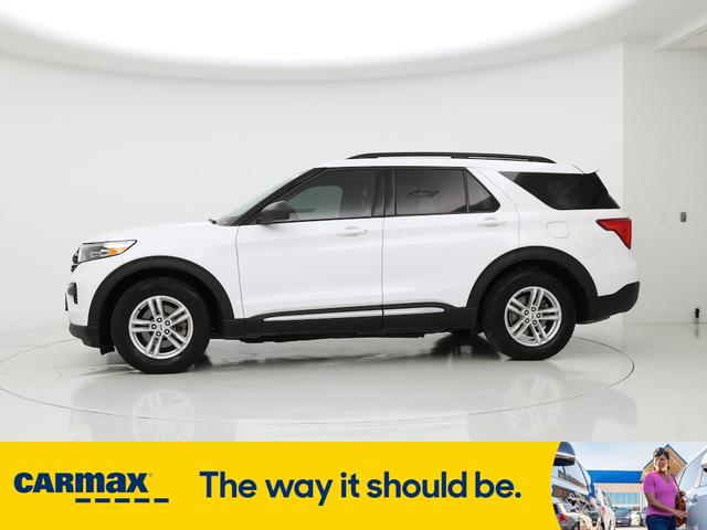 Photo of 2021 White Ford Explorer
