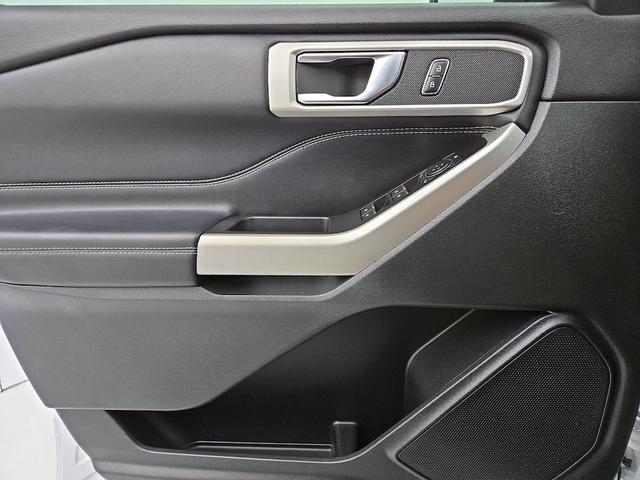Photo of 2021 White Ford Explorer
