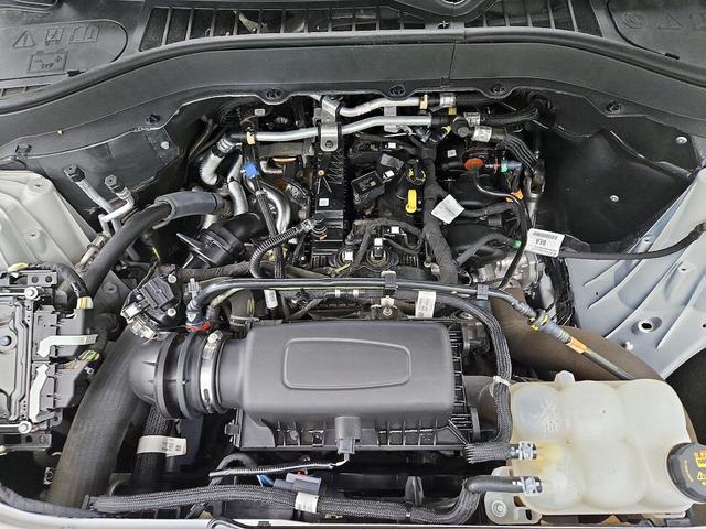 Photo of 2021 White Ford Explorer