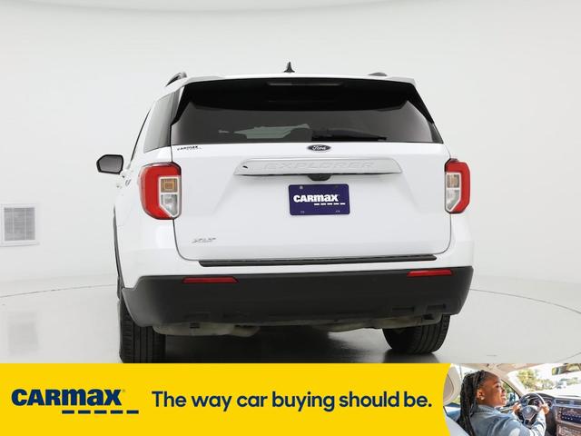 Photo of 2021 White Ford Explorer