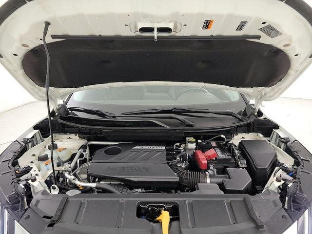 Photo of 2023 White Nissan Rogue
