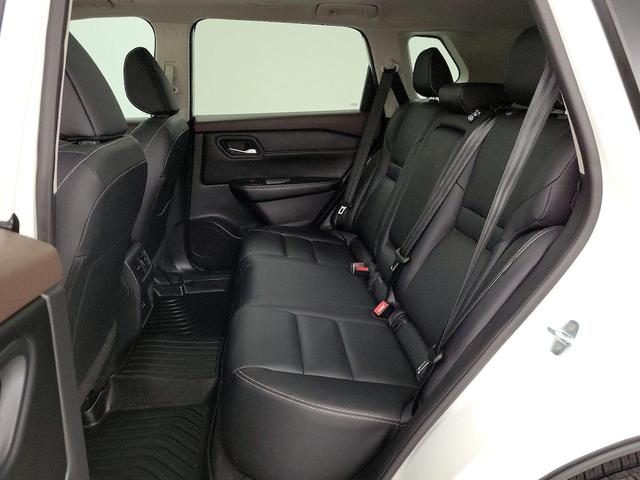 Photo of 2023 White Nissan Rogue