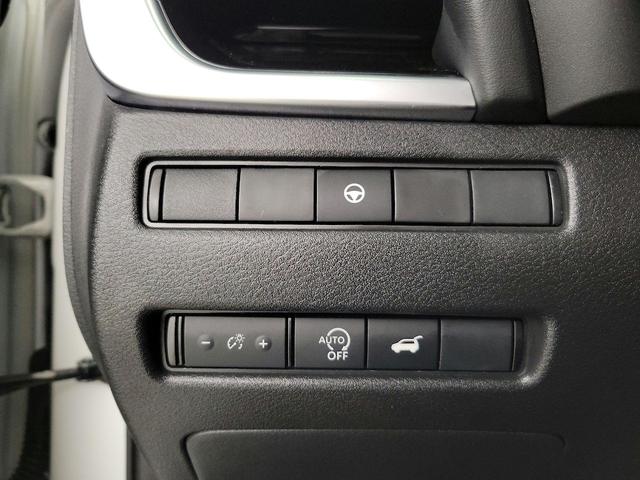 Photo of 2023 White Nissan Rogue
