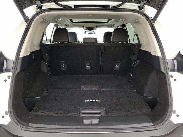 Photo of 2023 White Nissan Rogue