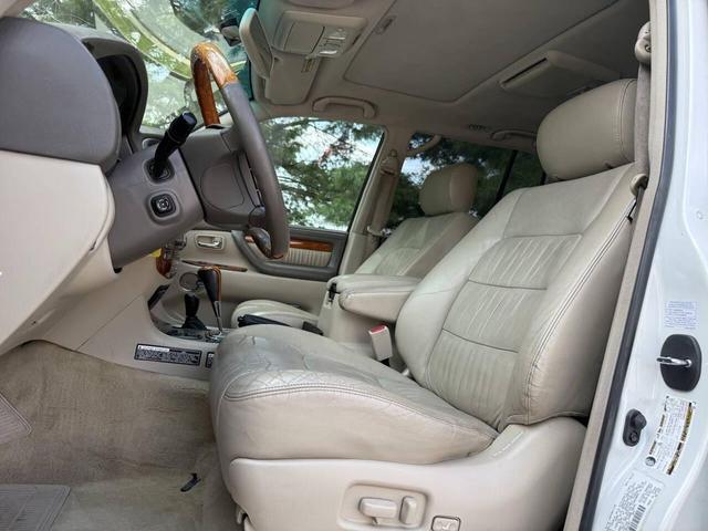 Photo of 2004 Blizzard Pearl Lexus LX 470
