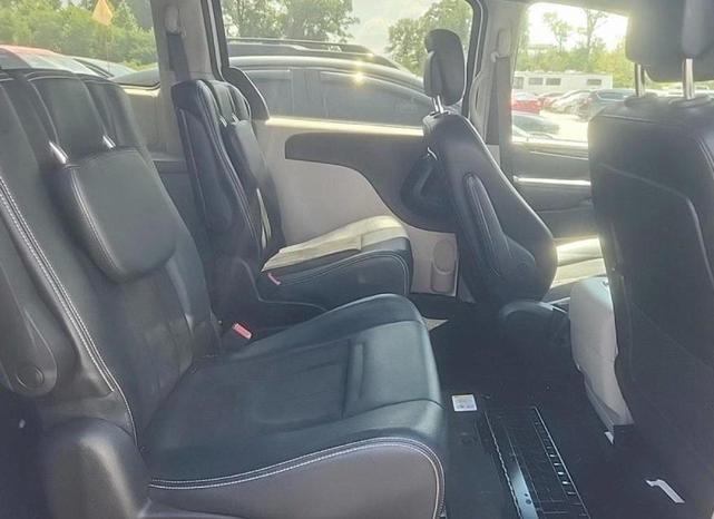 Photo of 2019 White Knuckle Clearcoat Dodge Grand Caravan