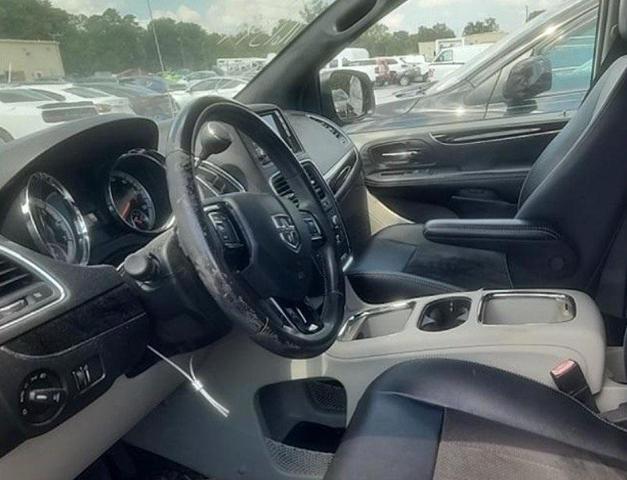 Photo of 2019 White Knuckle Clearcoat Dodge Grand Caravan