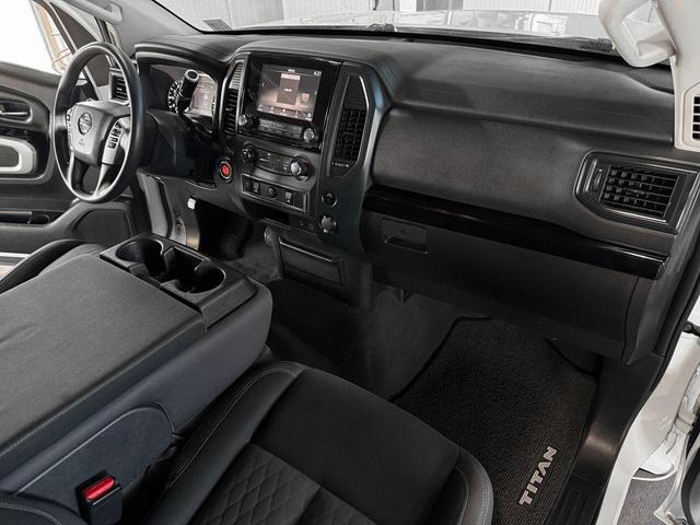 Photo of 2022 Glacier White Nissan Titan
