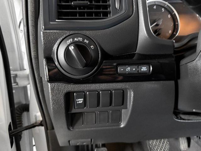 Photo of 2022 Glacier White Nissan Titan