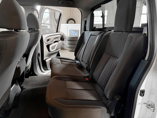 Photo of 2022 Glacier White Nissan Titan
