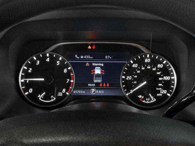 Photo of 2022 Glacier White Nissan Titan