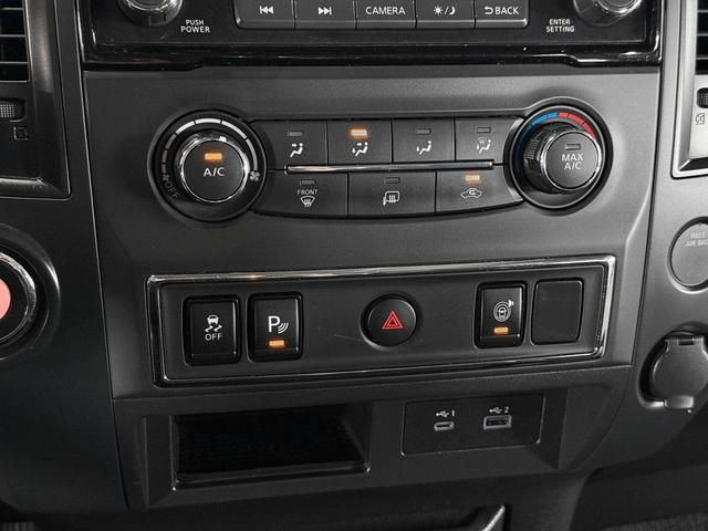 Photo of 2022 Glacier White Nissan Titan