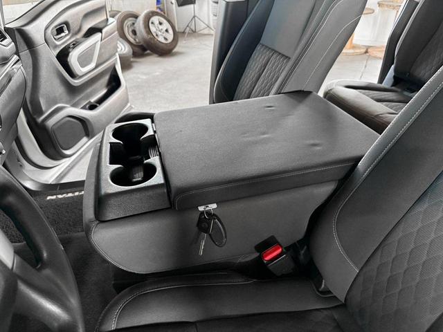 Photo of 2022 Glacier White Nissan Titan
