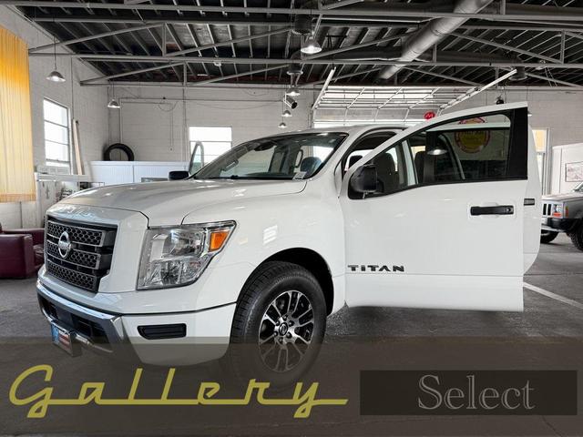 Photo of 2022 Glacier White Nissan Titan