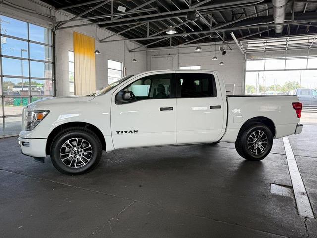 Photo of 2022 Glacier White Nissan Titan