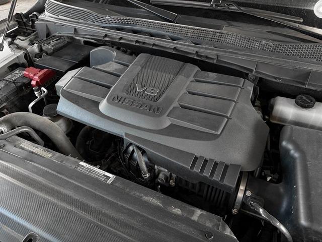 Photo of 2022 Glacier White Nissan Titan