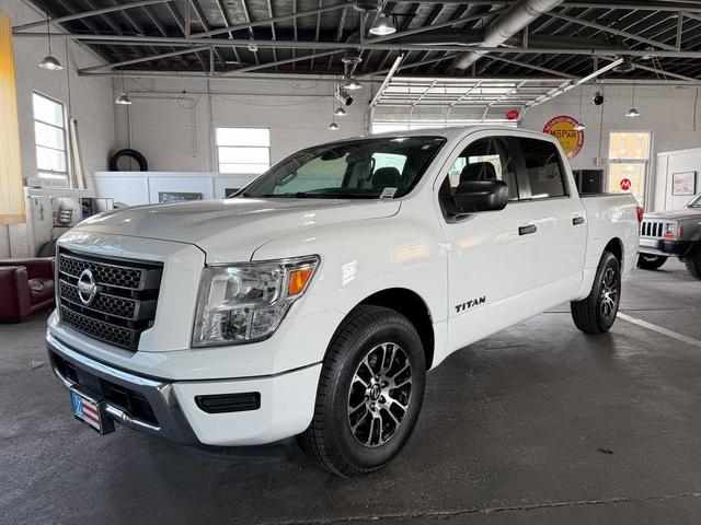Photo of 2022 Glacier White Nissan Titan