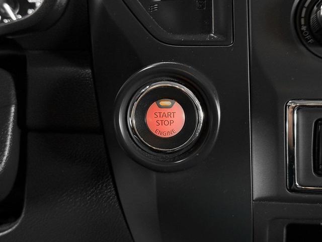 Photo of 2022 Glacier White Nissan Titan