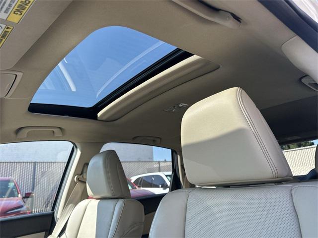 Photo of 2016 White Diamond Pearl Honda CR-V