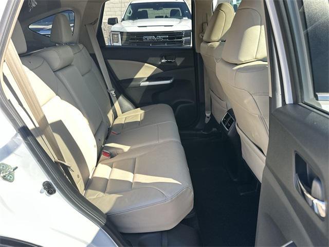 Photo of 2016 White Diamond Pearl Honda CR-V
