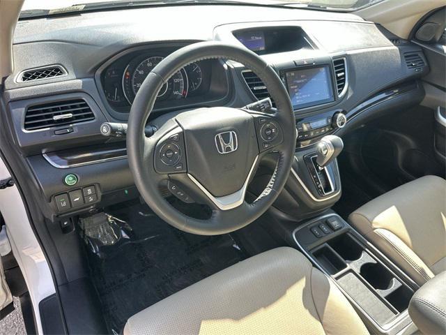 Photo of 2016 White Diamond Pearl Honda CR-V