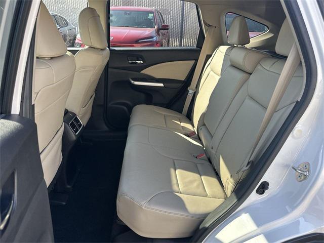 Photo of 2016 White Diamond Pearl Honda CR-V
