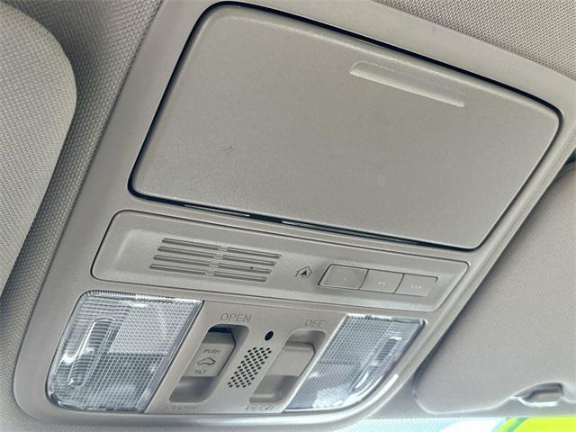 Photo of 2016 White Diamond Pearl Honda CR-V