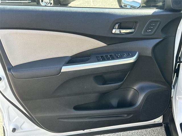 Photo of 2016 White Diamond Pearl Honda CR-V