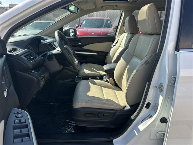 Photo of 2016 White Diamond Pearl Honda CR-V