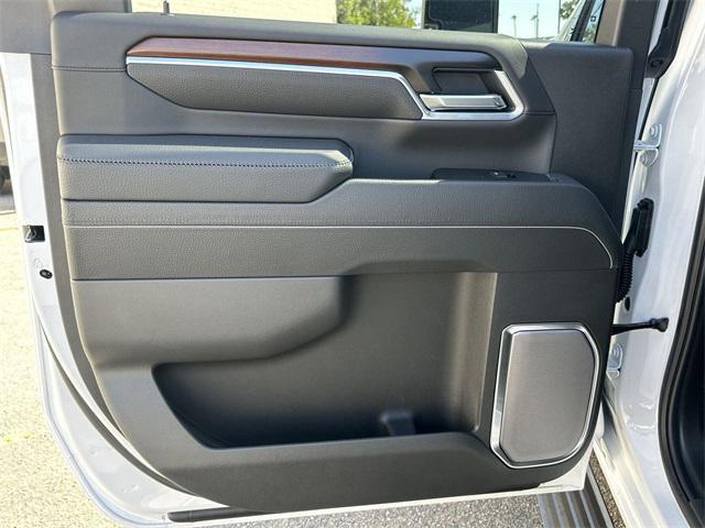 Photo of 2025 Summit White GMC Sierra 2500