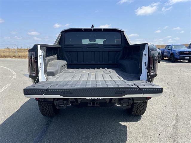 Photo of 2025 Interstellar White GMC HUMMER EV Pickup