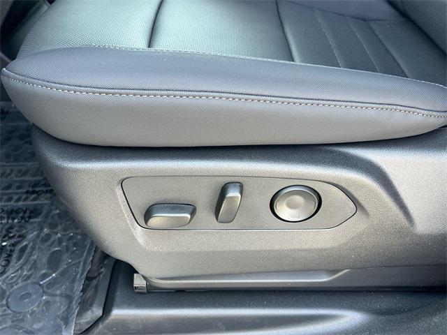 Photo of 2025 Interstellar White GMC HUMMER EV Pickup